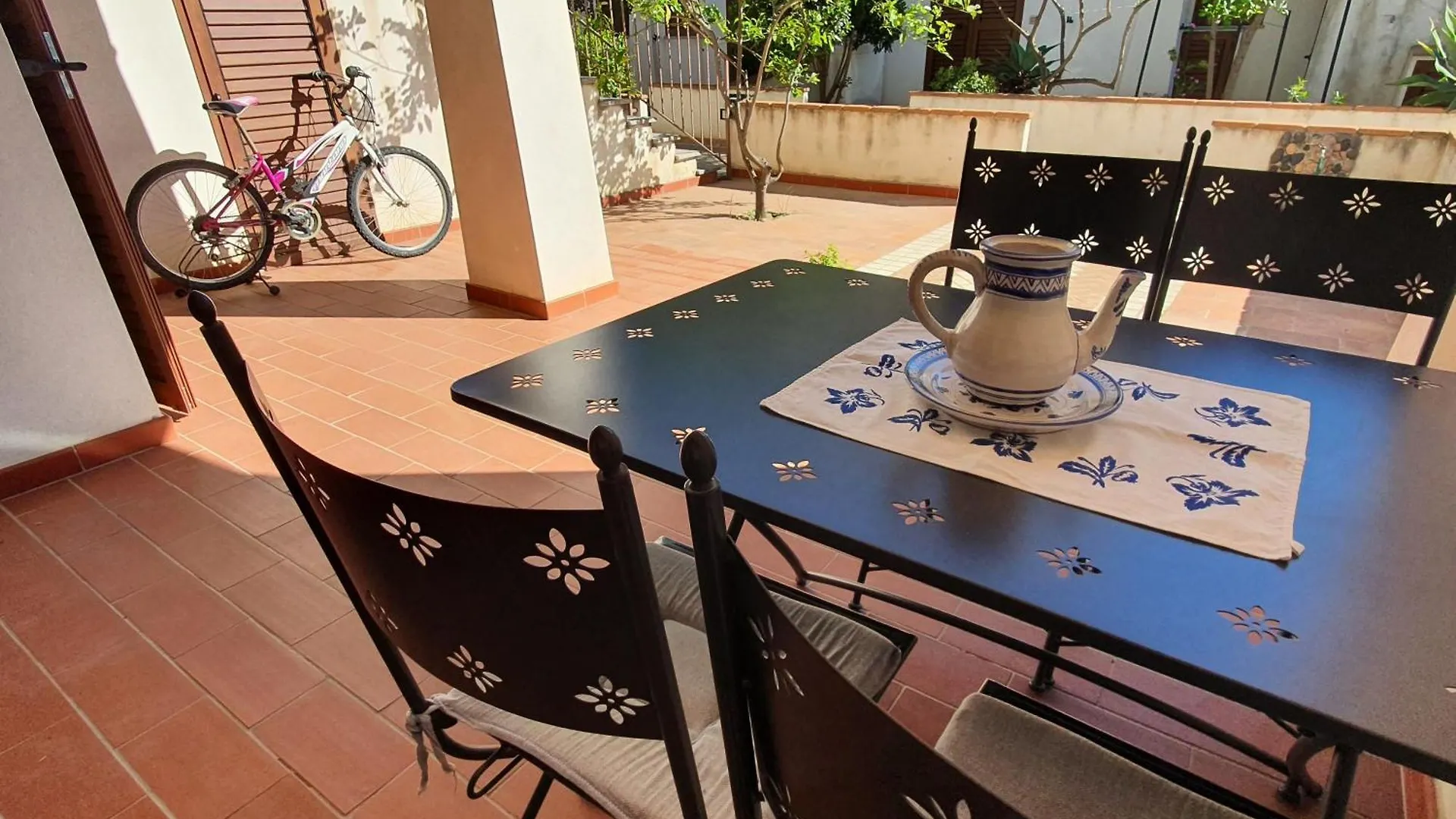 Casa Vacanze Marconi A Donigala 洛特佐莱 0*,  意大利